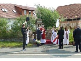 Bittprozession um den Kleinen Berg an Pfingstmontag (© Karl-Franz Thiede)